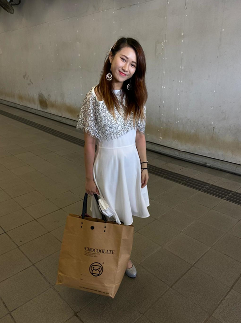 "脸上多粒粒"↓  曾嘉瑶,20岁.