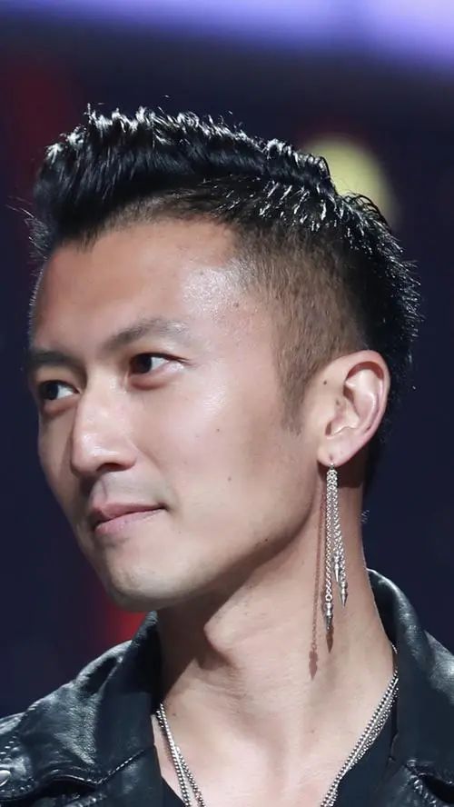 吴彦祖老太快,眉毛稀疏眼睛深陷无神