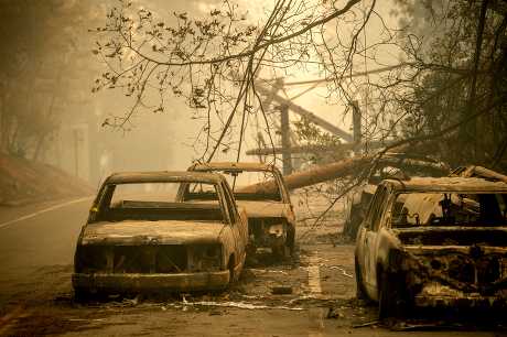 毛伊岛山火造成的破坏如未日景象。美联社