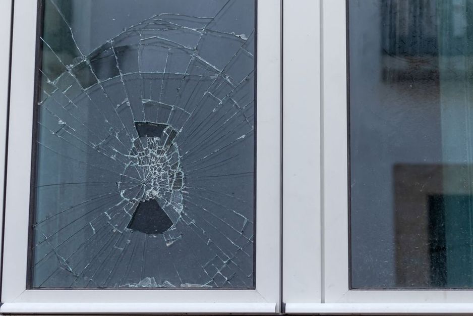 卑诗省关于贷款的民事诉讼反噬了向窗户投石的配偶