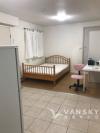 出租： 单房套房（独立出入平地）近43Ave夹Victoria Dr 