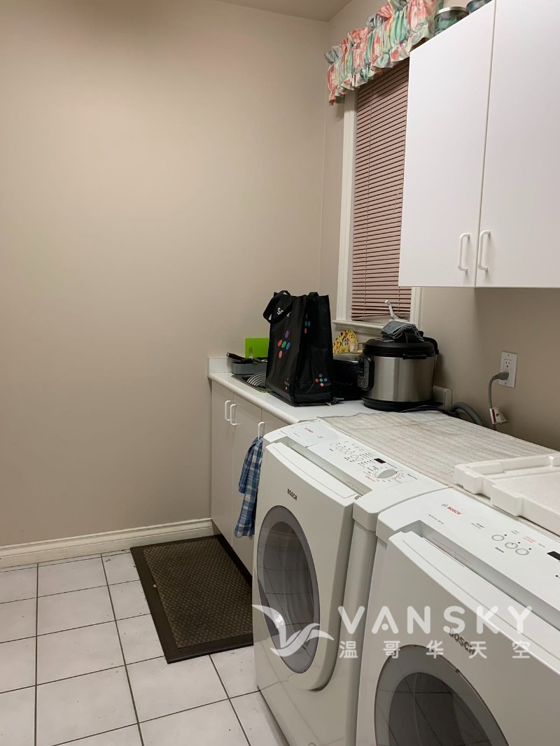 230218223825_Kitchen2.JPG