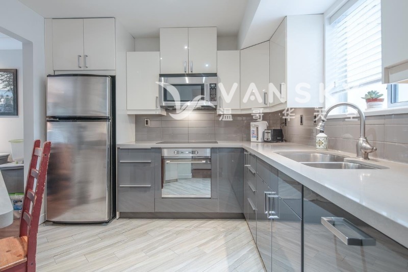 230221181200_kitchen.jpg