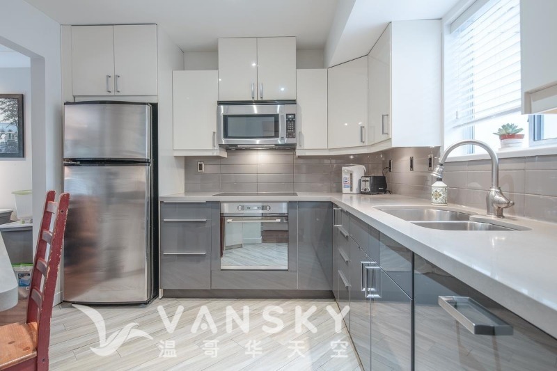 230305132700_kitchen.jpg