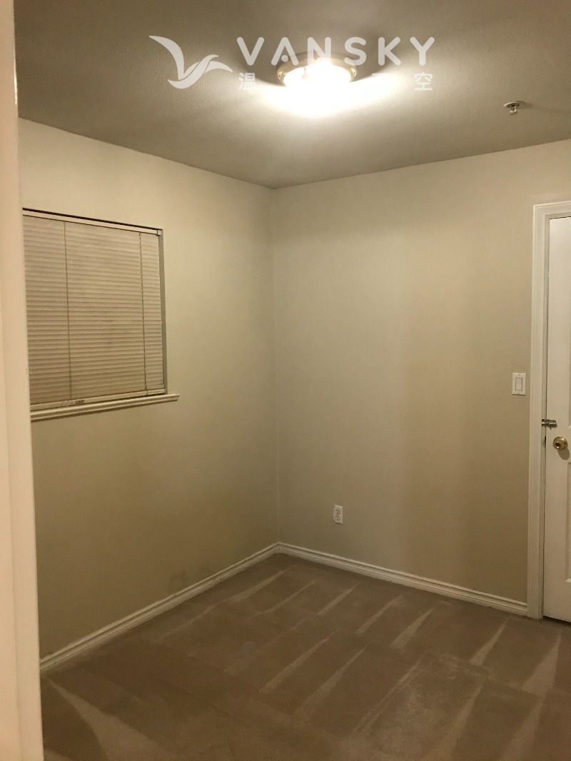 230320181613_bedroom.JPG
