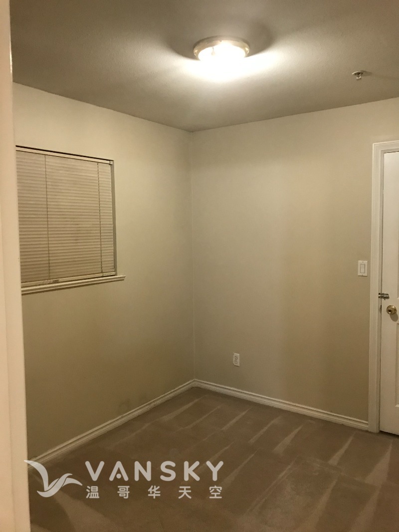 230327151307_bedroom.JPG