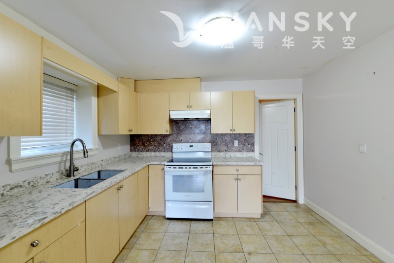 230331145404_Kitchen2.jpg