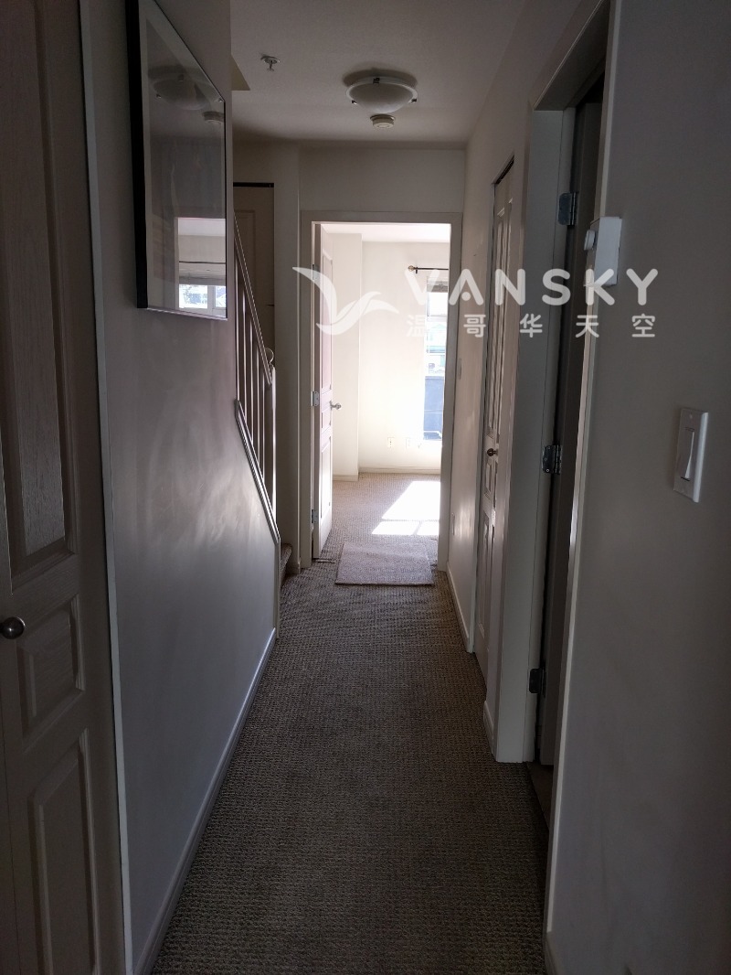 230403213221_corridor.jpg