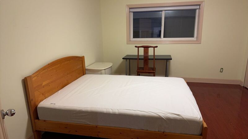 靠近Churchill中学，Lauriel小学，可短租一个月或者半年，长两年10分钟到达Marine Driver 天车站汽车站！