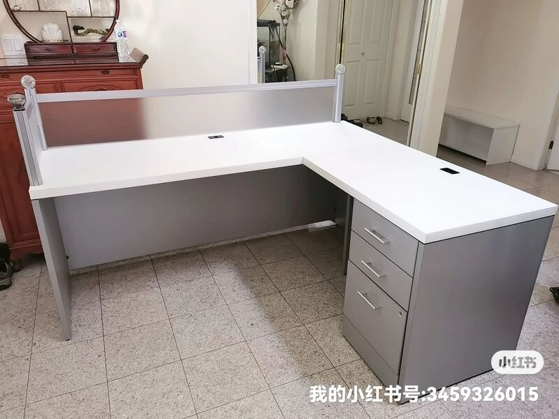 转让九成九新Office前台一张和2张办公桌