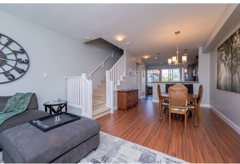 南Surrey两房联排别墅出租