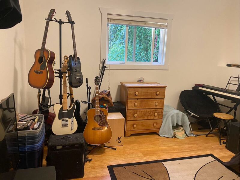 本拿比Metrotown附近house后巷屋出租