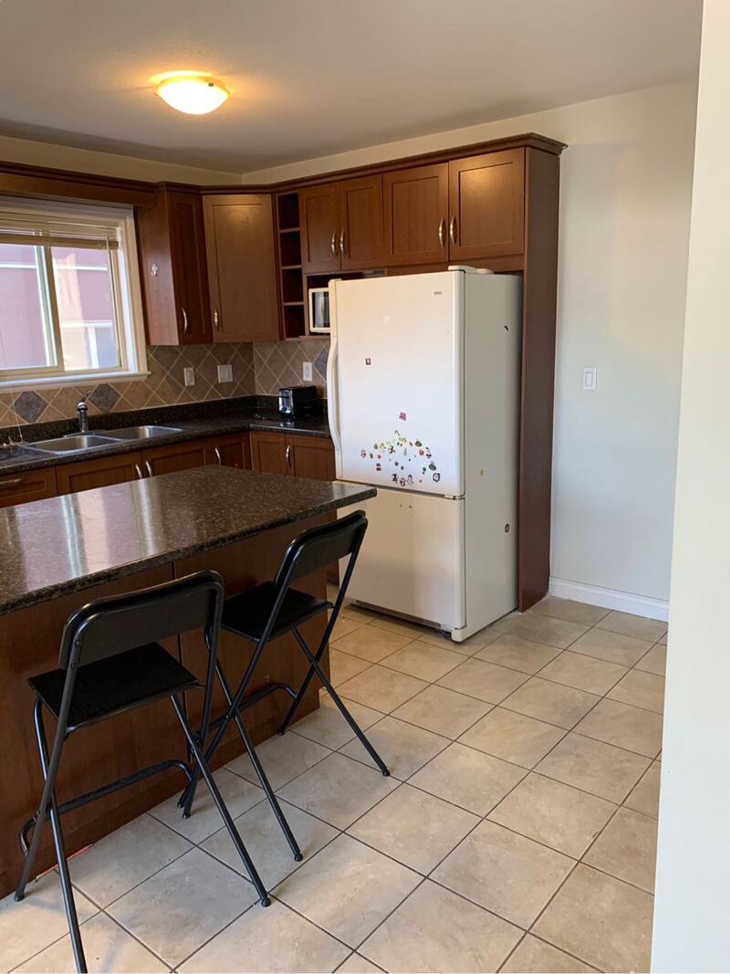 本那比近Metrotown 天车站二室二厅二卫