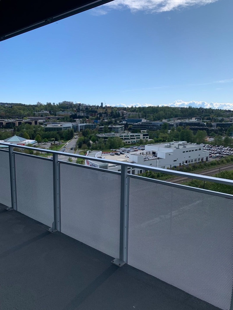 Brentwood 高层公寓两房两浴出租