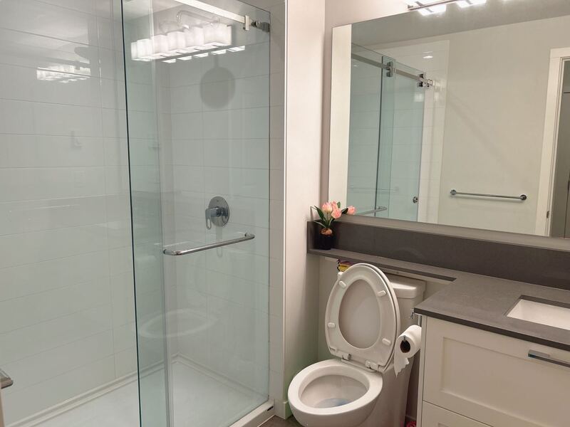 干净明亮大房间独立卫生间