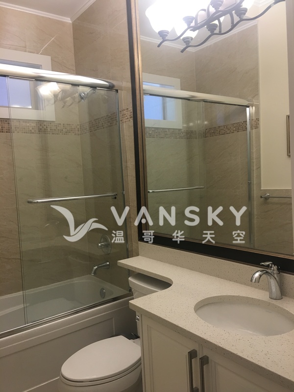 列治文独立出入两室一厅House出租