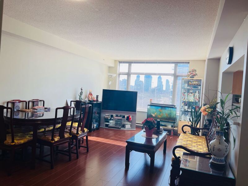 温东高层公寓宽大一房间分租，交通购物方便