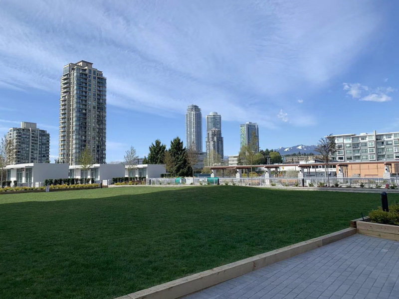 Brentwood 2 bed 2 bath 1den for rent