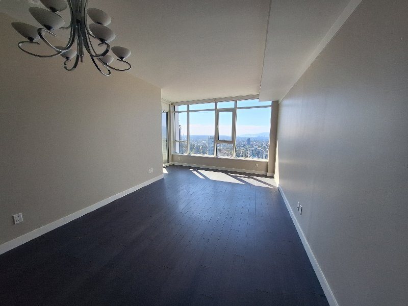 出租Metro附近高层2房公寓