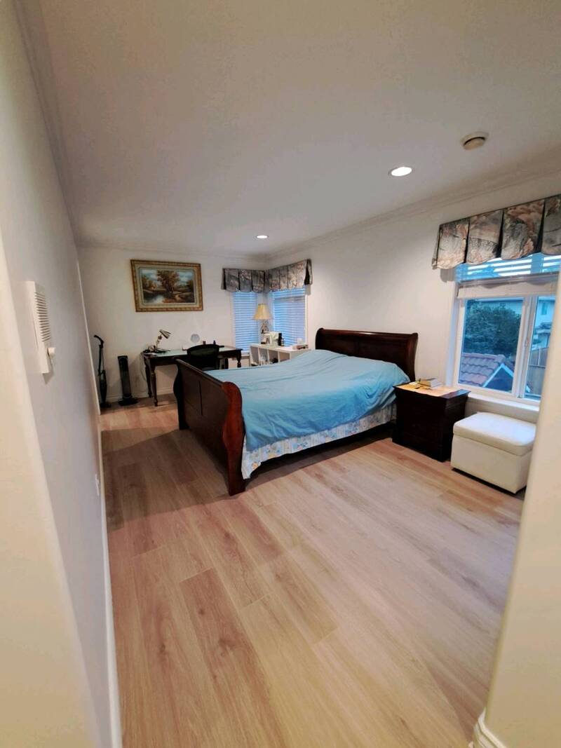 列治文三号路House 楼上2次主卧出租