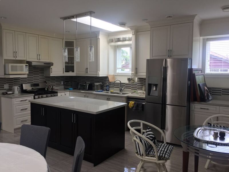 出租近Metrotown新独栋别墅整二楼四室一大厅三卫，独立出入