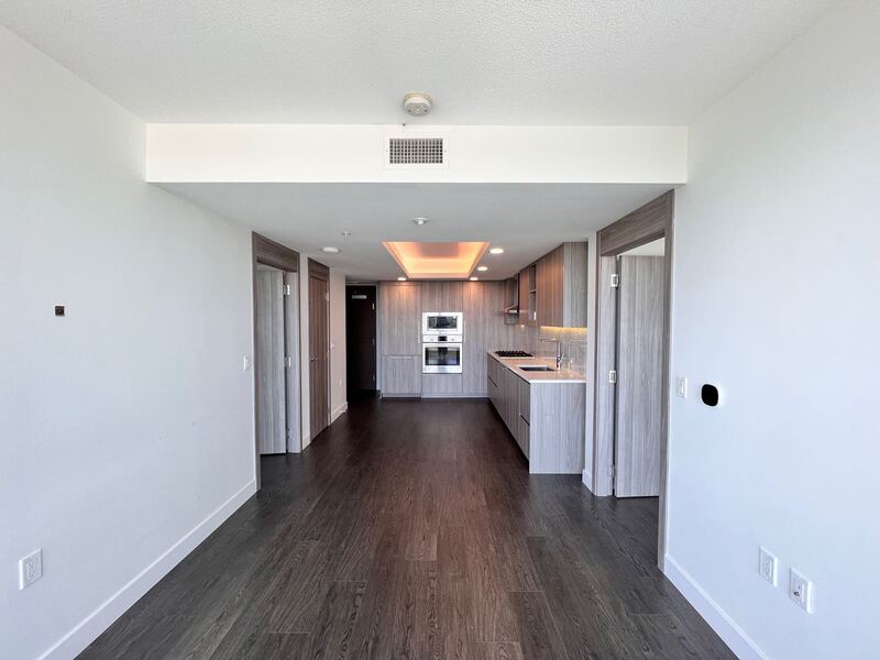 列治文高層兩房2衛公寓出租