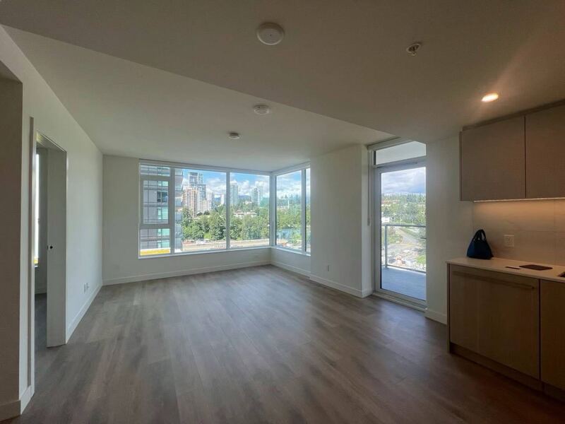 高贵林全新近天车2室1Den公寓出租