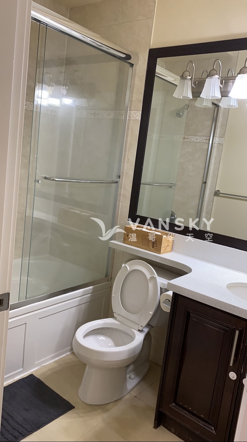 本拿比半地下一房一厅出租