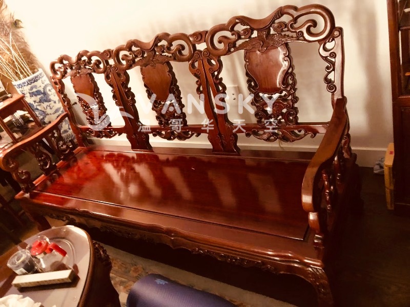 搬家出红木沙发六件套和红木雕花鸟餐桌椅九件套及红木酒柜等