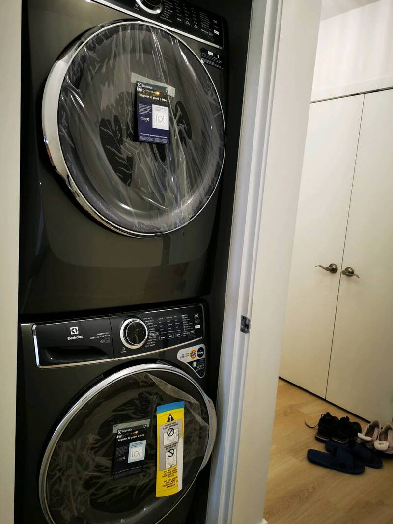 Metrotown高层公寓小房间