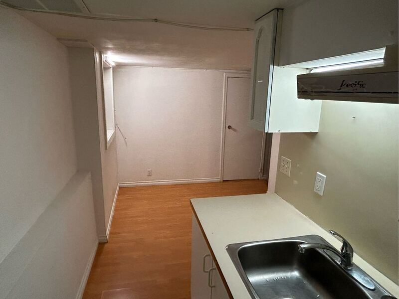 Killarney区半平地一房一厅出租