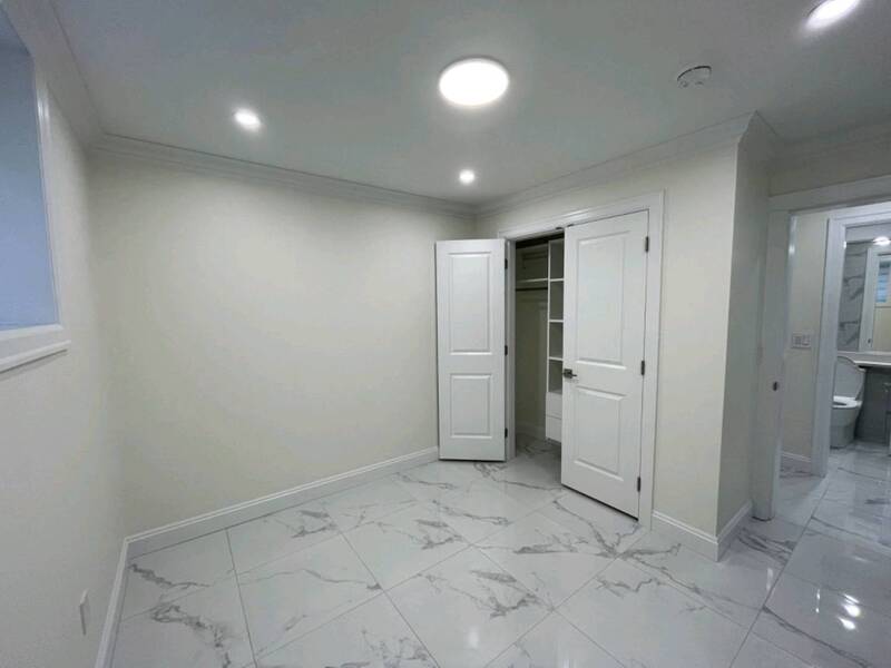 新屋楼下两房出租