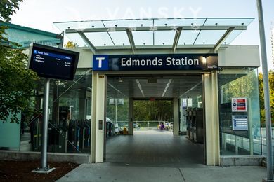 240816205106_390px-Translink_Edmonds_Station-a.jpg