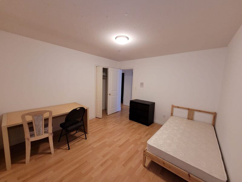 步行5分鐘Langara College一房全包出租