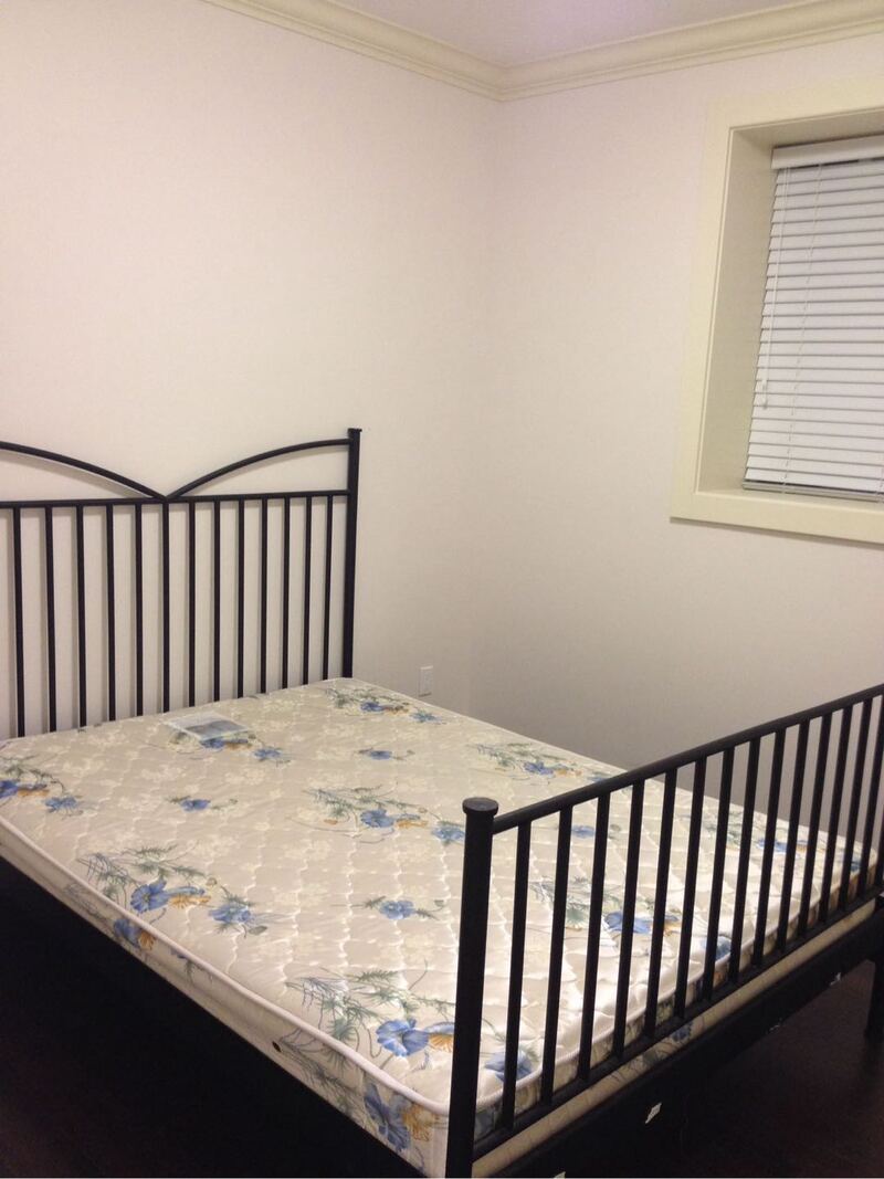 本拿比近Metrotown 新屋半地下两房一厅