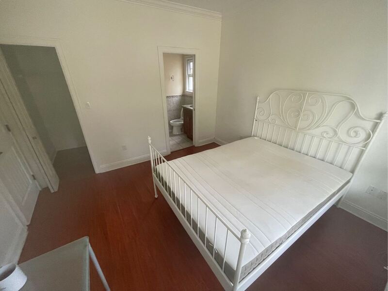 Metrotown独立屋主层套间出租