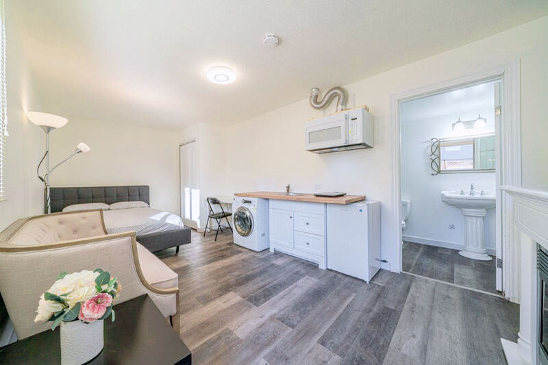 Brookswood独立出入一居室带一卫生间