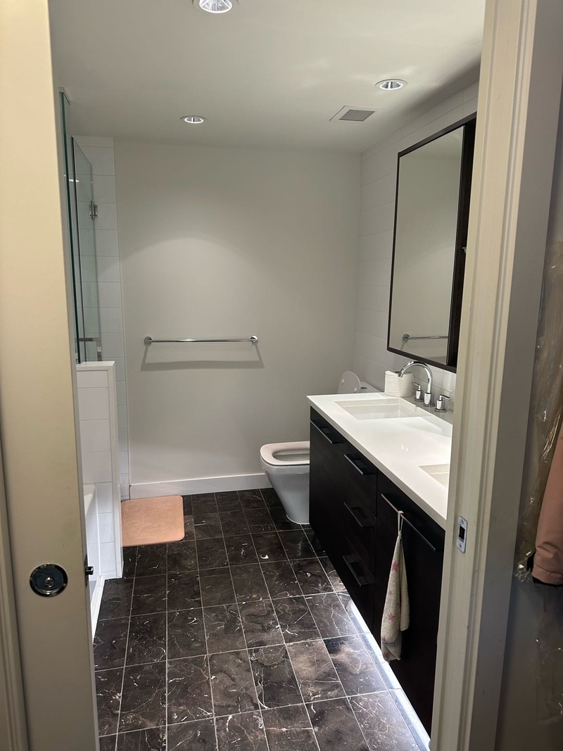 列治文两房公寓短租