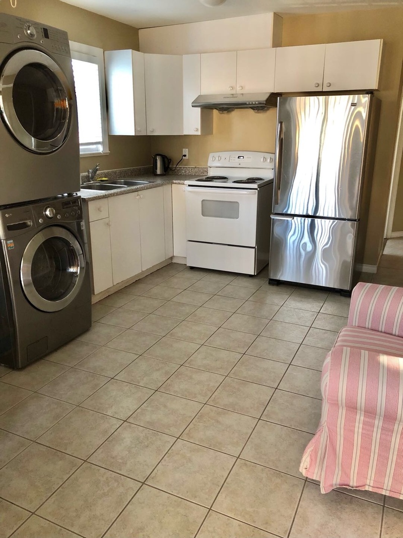 Burnaby Edmond区2房一厅出租