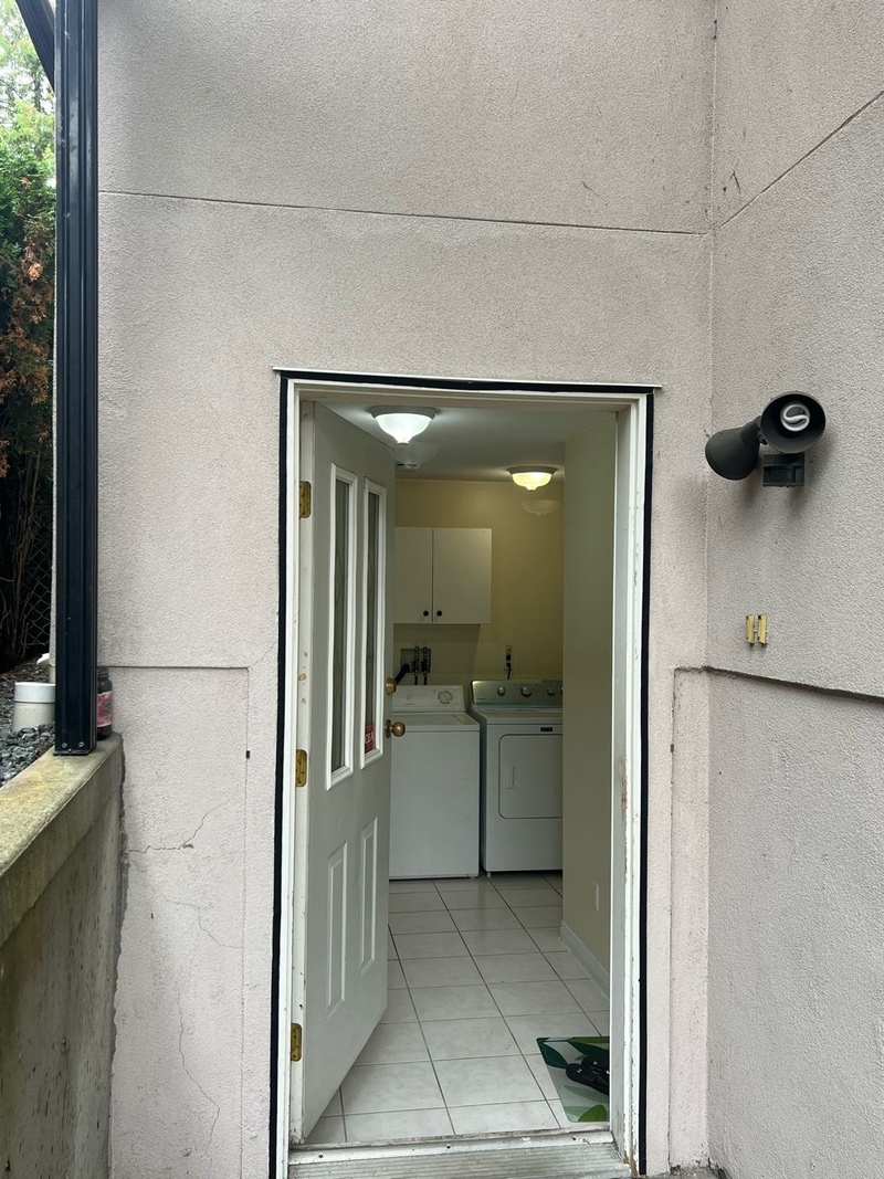 南本拿比近highgate明亮半地下2室1厅1卫