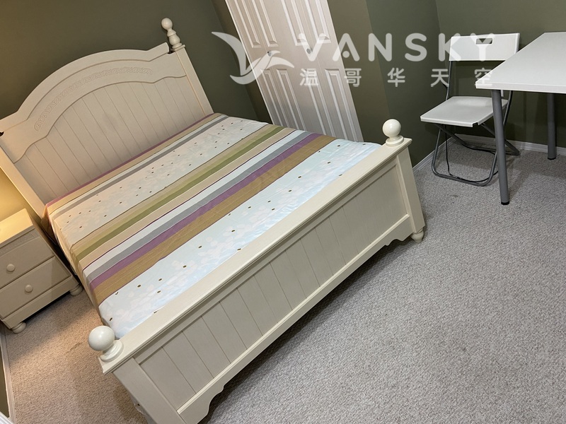 列治文市中心独立出入一楼1房1厅出租