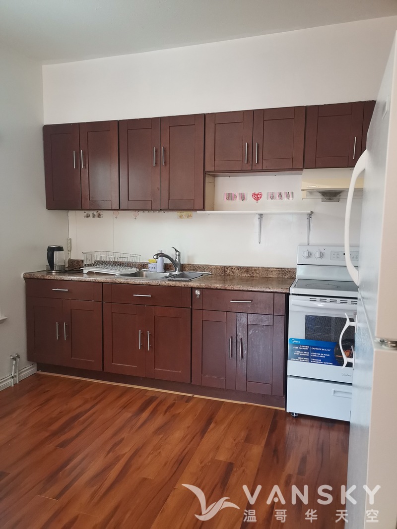 平地高三级楼梯两房一厅厨厕