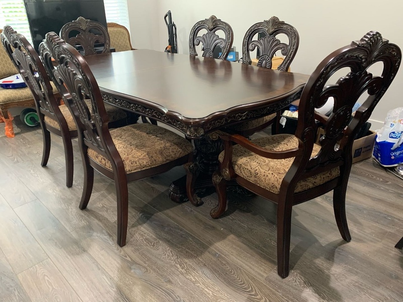 $800高档实木餐桌，配6把椅子，市价$5500左右