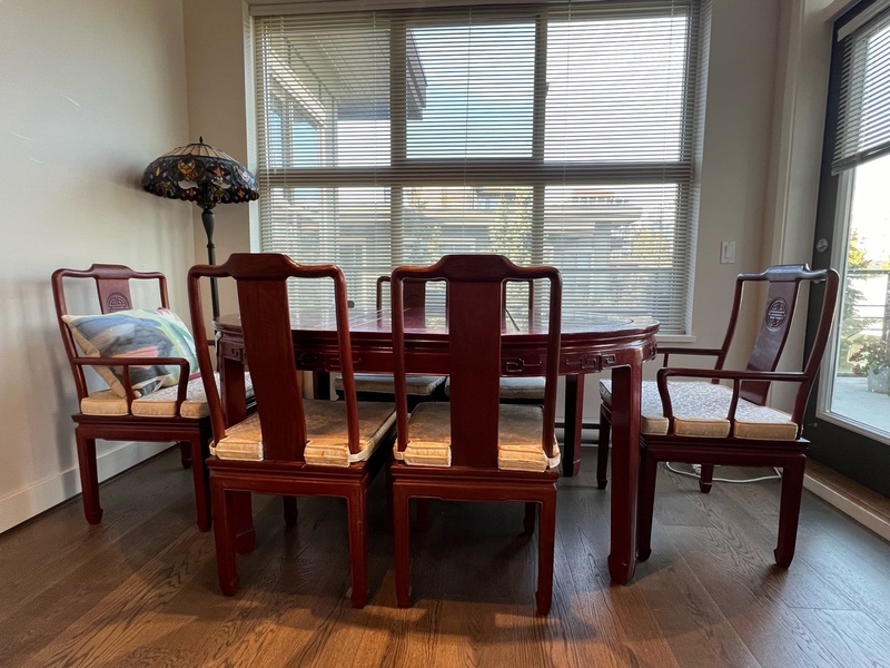 红木餐桌餐椅
