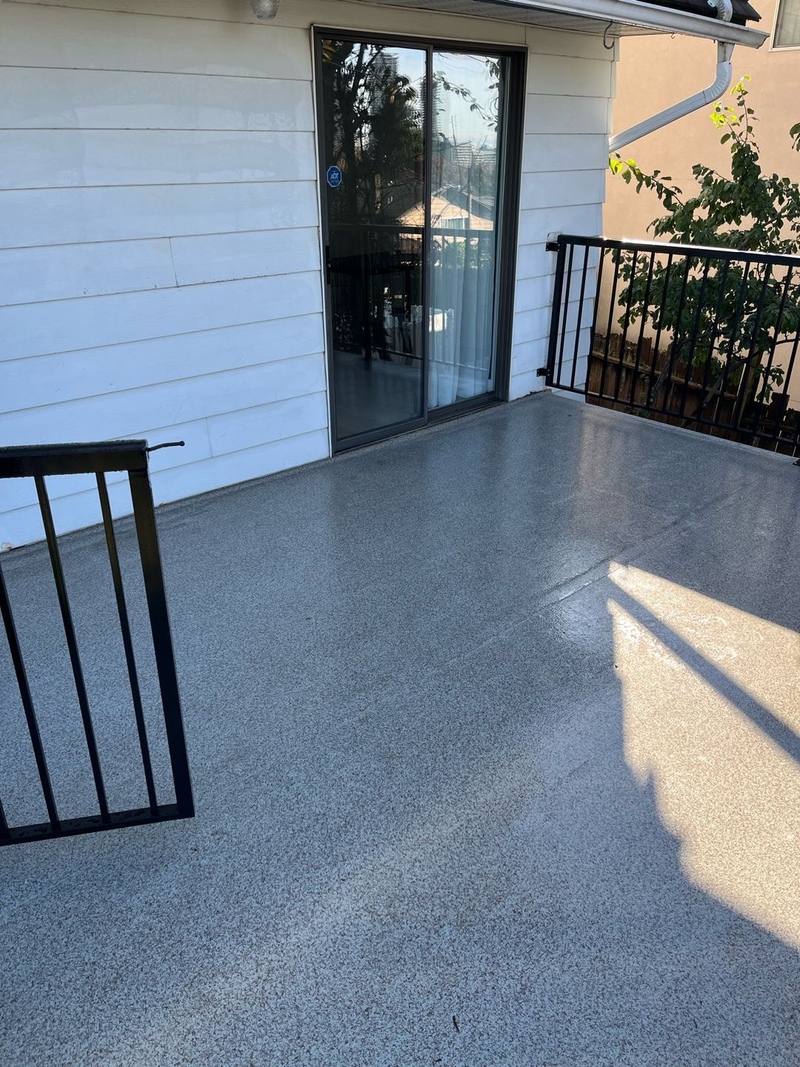 北本拿比中心近Holdom天车独立屋二楼二房一厅一卫一厨一大阳台独立出入2300