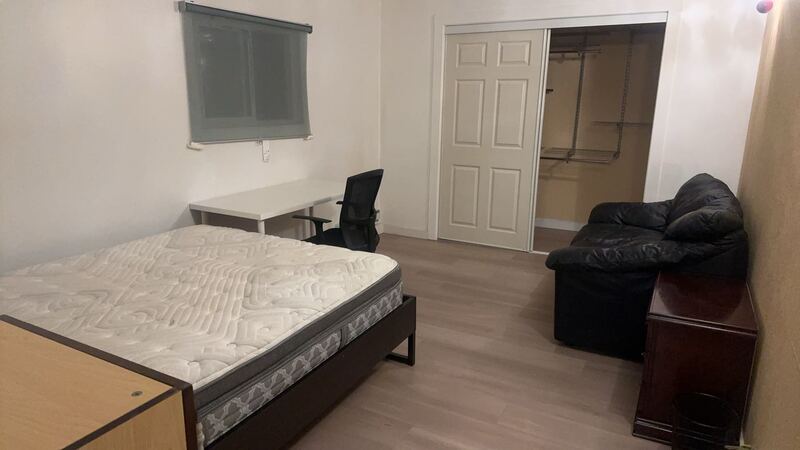 列治文4号路独立屋一楼大单间独卫