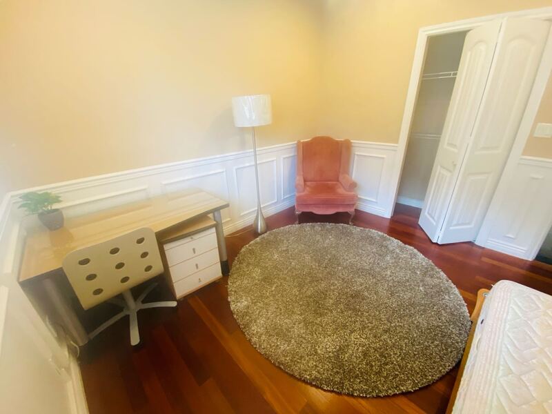 素里台湾村1房独卫带家具出租