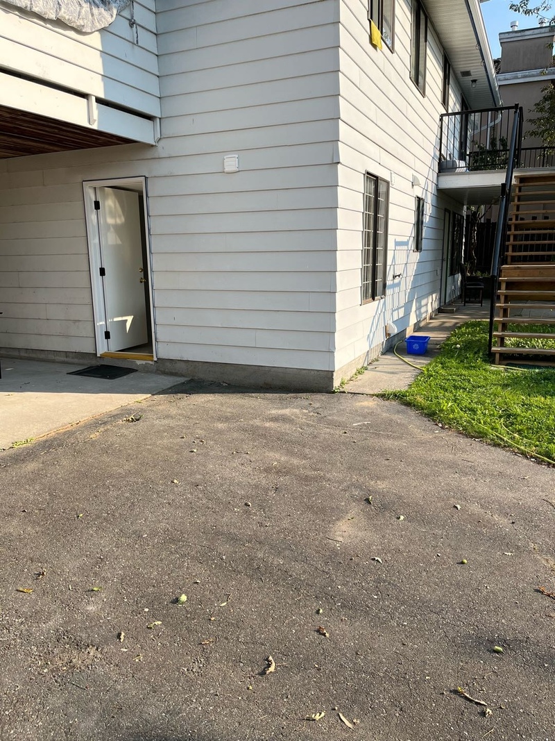 北本拿比中心近Holdom天车独立屋一房一厅设施设备齐全独立出入