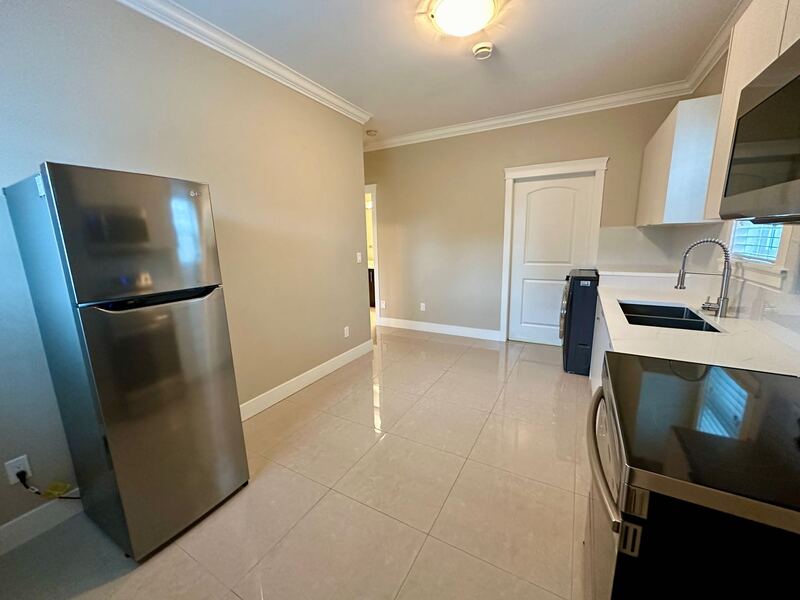 本拿比一楼一室一卫独立出入