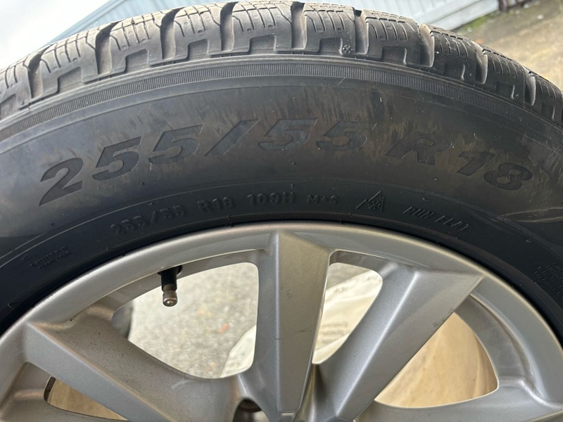 宝马x5雪太轮毂18寸